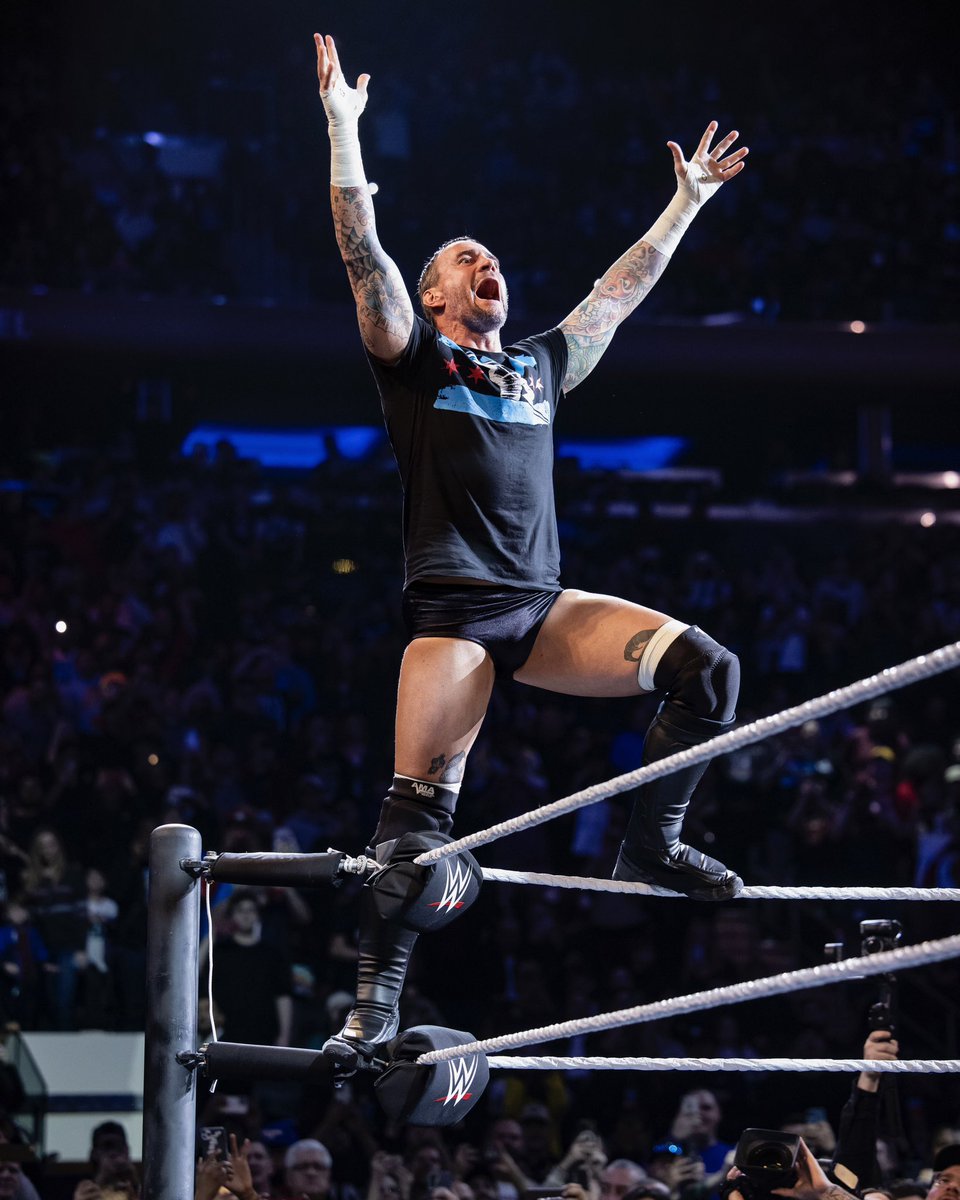 WrestleFeatures's tweet photo. CM Punk wrestles in a WWE ring for the first time in almost a decade. 

#WWEMSG https://t.co/cmI6iTyX4p