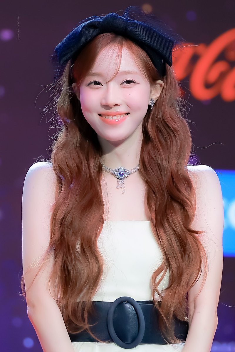 purewinter11's tweet photo. 231225 가요대전 
강아디🐶🤎
#aespa #에스파 #WINTER #윈터 https://t.co/7jMJnjPEvk