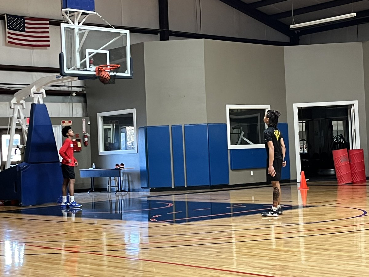 salegendsbball's tweet photo. Been pushing and grinding together since 4th and 5th grade #SundayWork #Holidaywork @jaylen_redd @Notsiah_0 @RobCInTheGym Message for more details. @Ben_Lang98 https://t.co/5ZP8a2mo5W