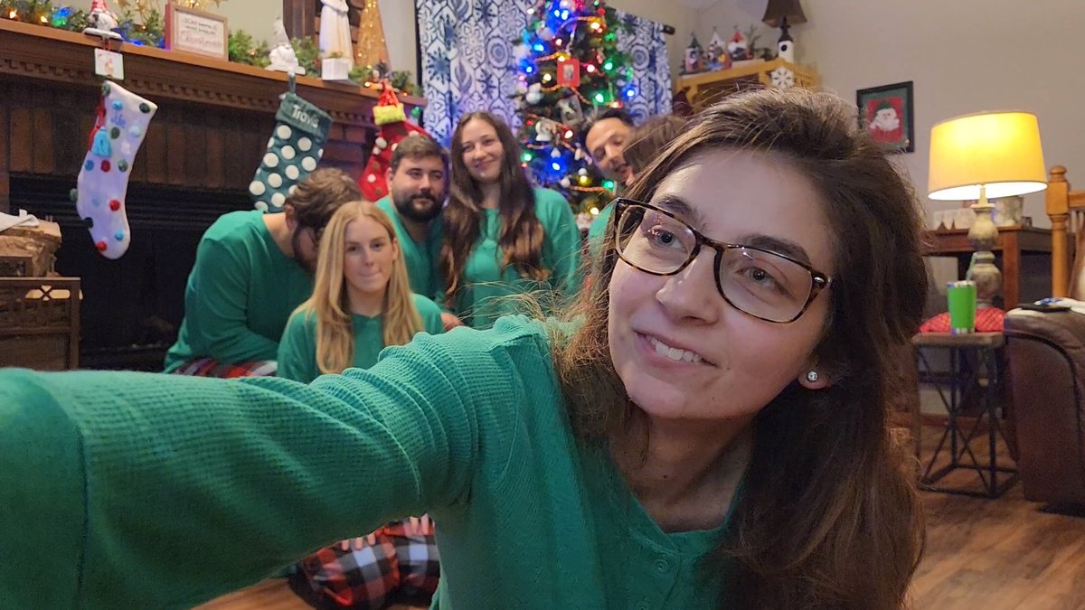 Julie (Olivarri) Braun tweet media