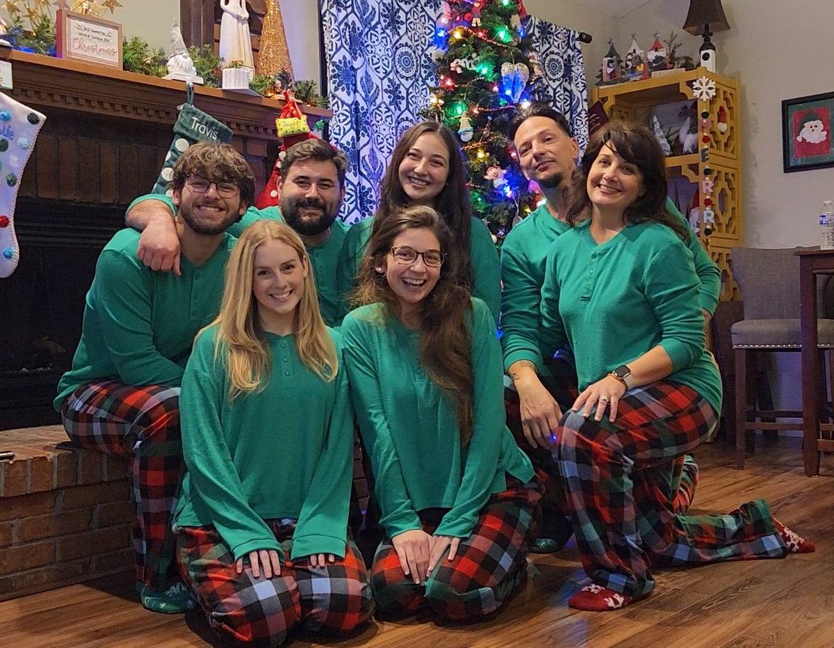 Julie (Olivarri) Braun tweet media