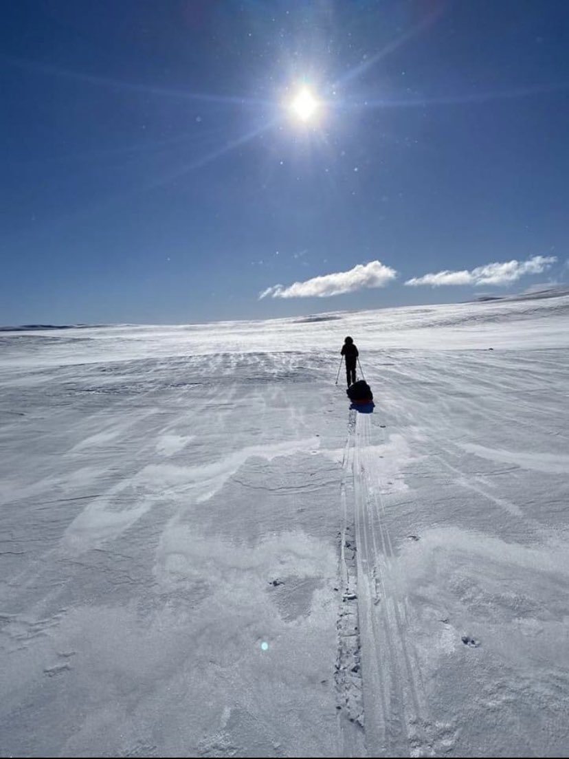 antarctic_fire's tweet image. DAY 36 (Boxing day):
10.5 &amp;amp; 28km in total white out &amp;amp; have made it to the 86th degree.
Mornings are tough. 
All aches and pains of the day before, eyes adjusting to the 24hr sunlight &amp;amp; melting snow for 2 hours before they eat, ski, rest repeat!
antarcticfireangels.co.uk