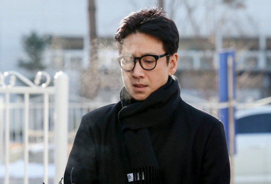 pannchoa's tweet photo. Media confirms actor Lee Sun Kyun's passing
https://t.co/3daehKnZEC https://t.co/R6HzryGCiz