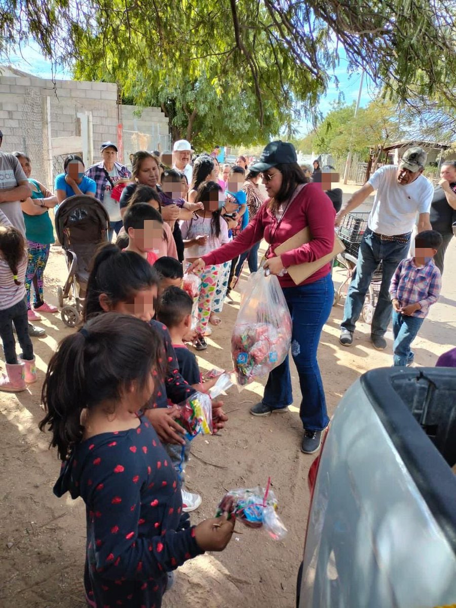 SonoraBienestar's tweet photo. 🟠 La Ruta del Desarrollo en #OperativoNavideño2023 sigue su trayecto, ahora en la colonia Antorcha Campesina de Hermosillo 🤝
🎄🪅 Hicimos entrega de 170 despensas y 140 bolsas de dulces para las familias de este sector de la ciudad, contribuyendo al bienestar de sus hogares https://t.co/hDV1XFcyg6