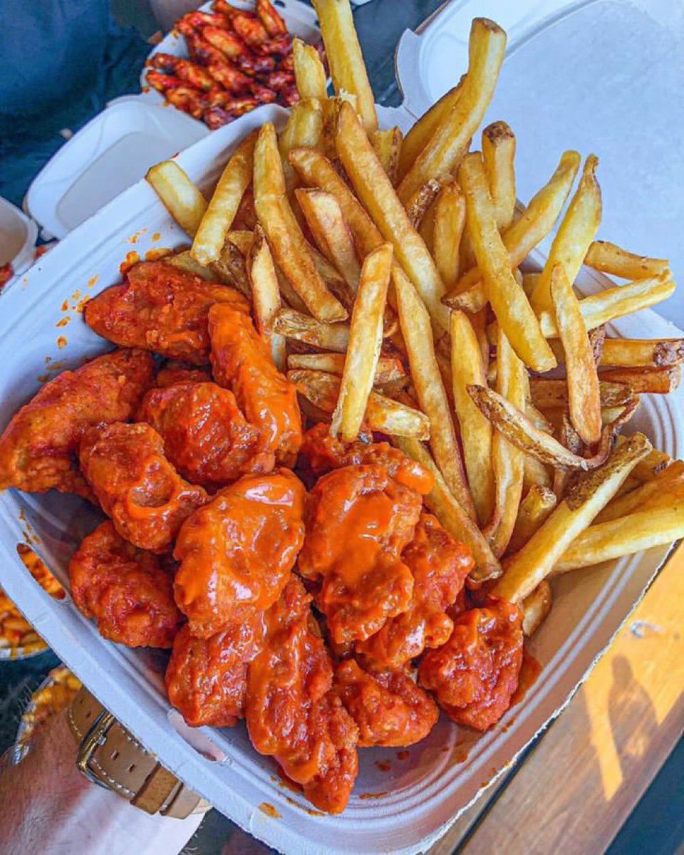 Boneless Wings &amp; Fries