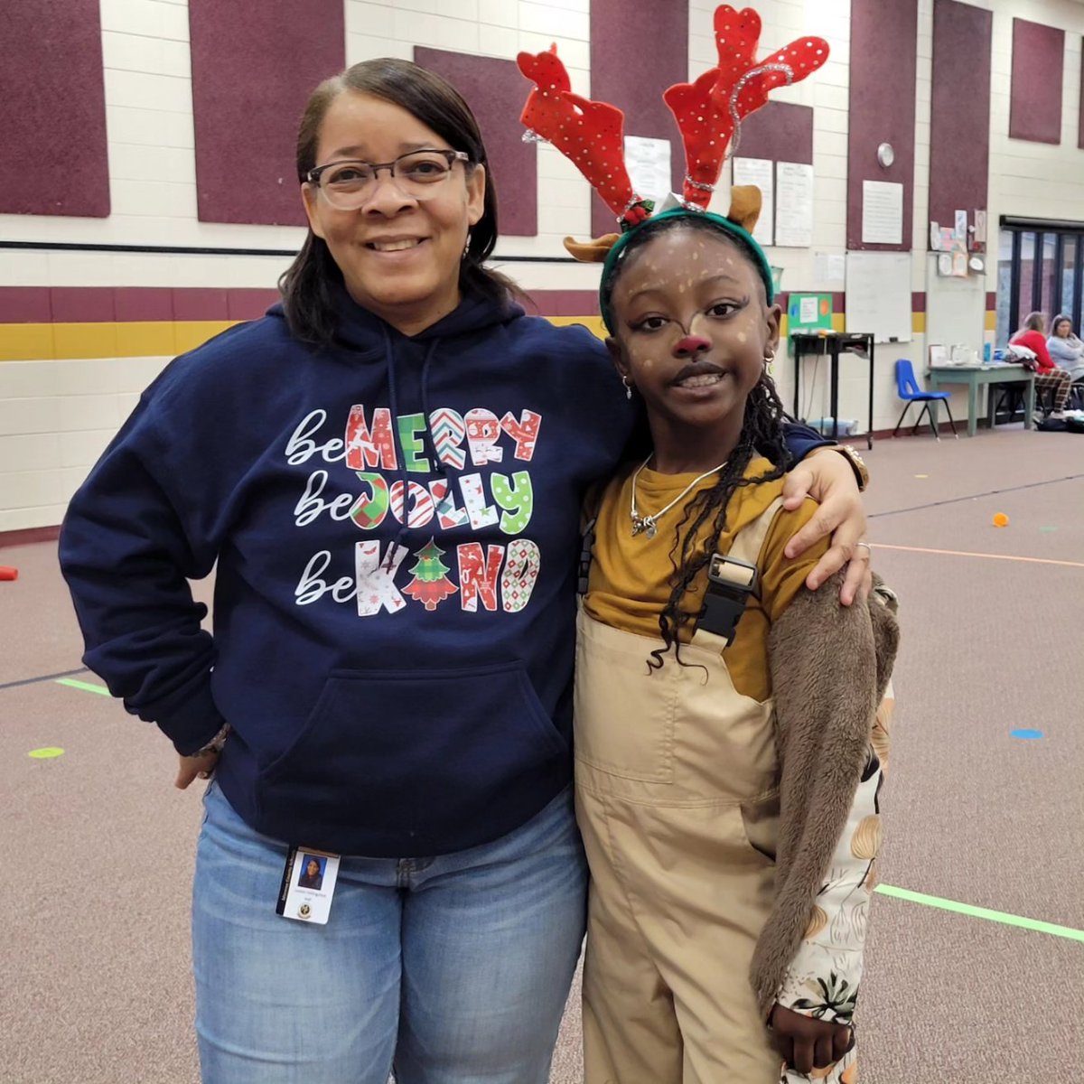 HUB_tigers's tweet photo. December @Hubbard_Elem!!! 🎄🎁🎅 #HUBfamily https://t.co/7V5Jakrf44