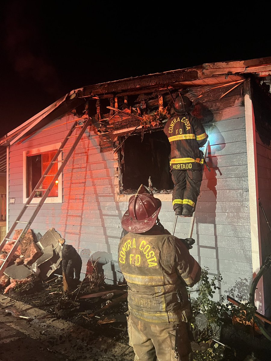 vimpa12's tweet photo. Reported rescue fire on Bethel Island tonight. After extensive search, all occupants are out and safe and fire knocked down quickly. Good aggressive work by first in Captain on Engine 95. #PorterIC https://t.co/J31DakkVlY