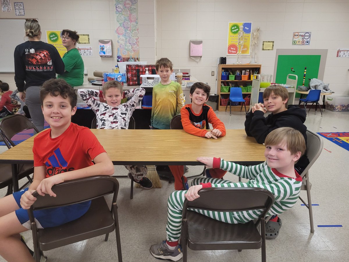 HUB_tigers's tweet photo. #HUBfamily 🎄🎁🎅 https://t.co/3kdsI11QgS