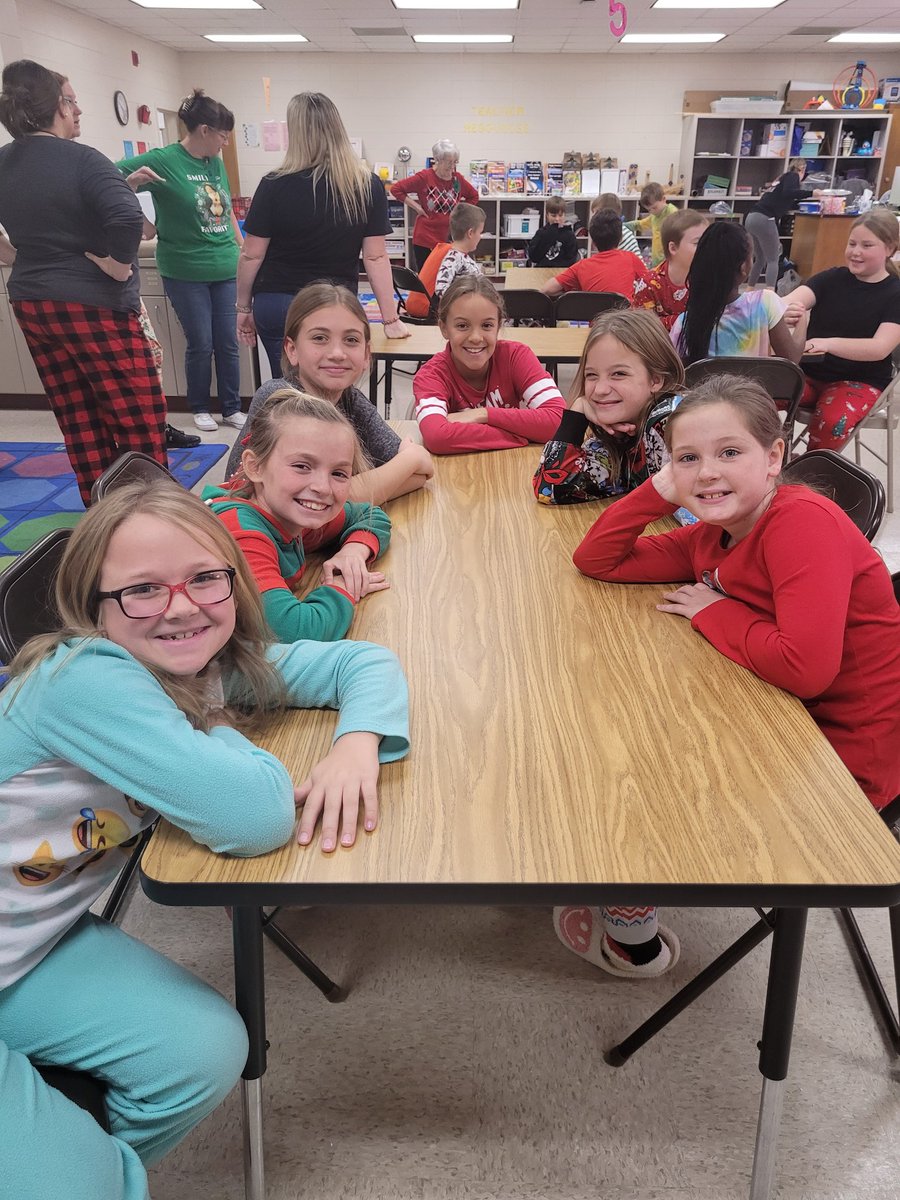 HUB_tigers's tweet photo. #HUBfamily 🎄🎁🎅 https://t.co/3kdsI11QgS