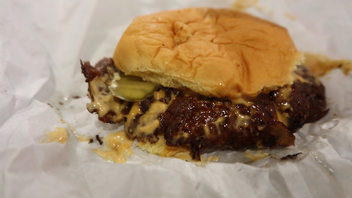 Went to LA's Grand Central Market today for the first time - surtido tacos, chicken bahn mi, lobster roll, a classic smashburger, and just overall fun/critical food talks with my partner in crime

#mogknighteats