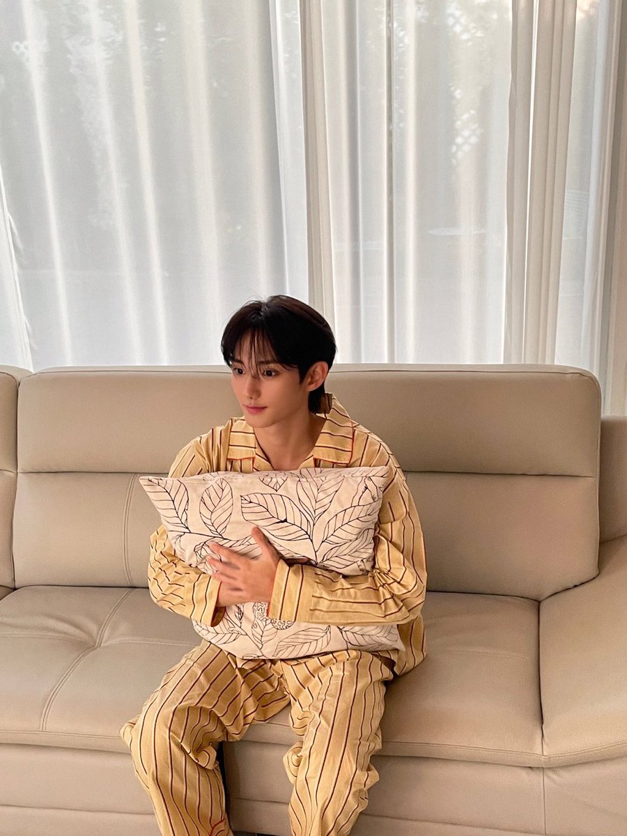 ATBO_members's tweet photo. [#원빈]
굿모닝~~보트 잘 잤어??🥰 

#ATBO #에이티비오
#WonBin https://t.co/CGFbVciv7y