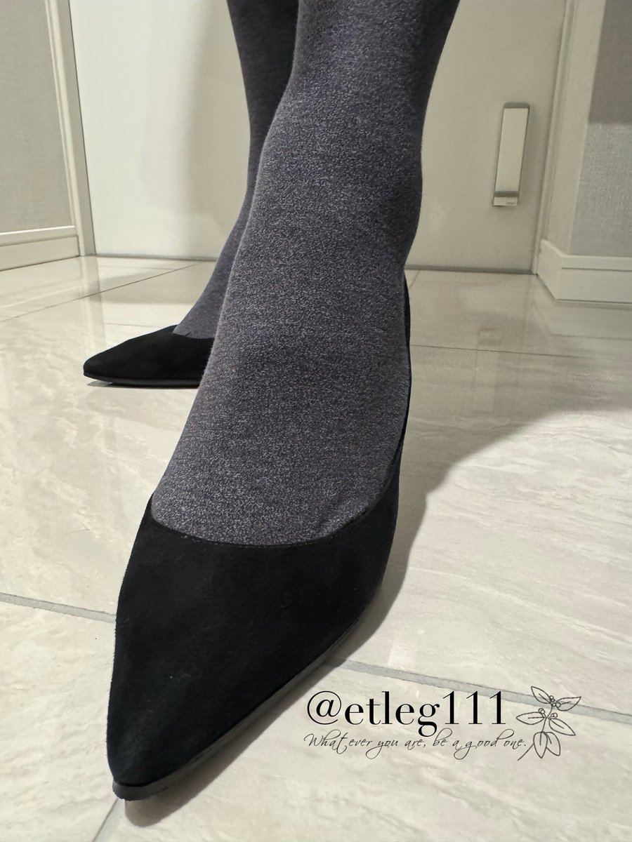 少々外出します💖
グレーのタイツにスウェードのヒールにしました👠✨ https://t.co/yeOSYTYNhl