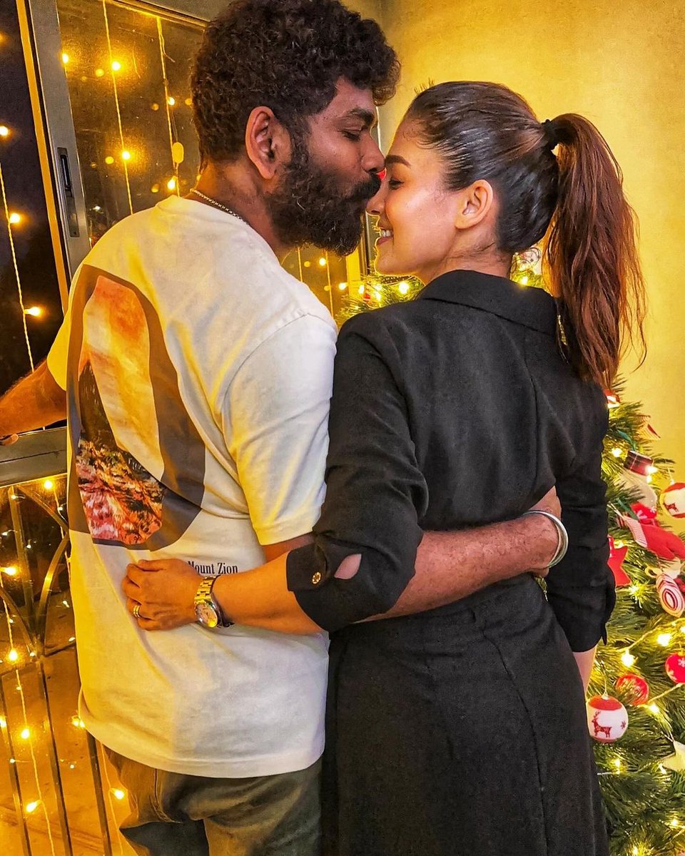 Thalaivi #Nayanthara celebrating #Christmas with Family 🎄😍💞

#WikkiNayan
#LadySuperstar #Nayanthara