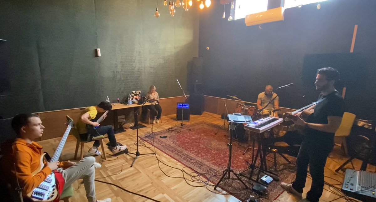 MatejaJezdic's tweet image. Here’s some fun Nišville behind the scenes stuff! #matejajezdic #live #behindthescenes #nišville

youtu.be/lqLOhnJJFr8?si…