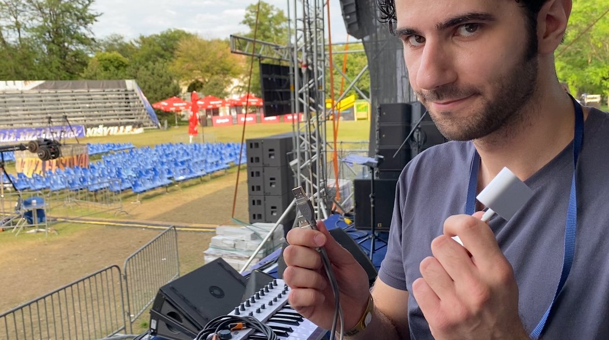 MatejaJezdic's tweet image. Here’s some fun Nišville behind the scenes stuff! #matejajezdic #live #behindthescenes #nišville

youtu.be/lqLOhnJJFr8?si…