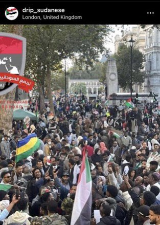 a5medv's tweet photo. أخيرًا بدأ العالم بالسماع عن مأساة السودان !

الصورة من تظاهرة في لندن للتضامن مع السودان وما يحدث فيها ولوقف محاولات الاحتلال للسودان!

Keep Eyes On Sudan! 🇸🇩 
#talkaboutsudan https://t.co/5WW7usMEds