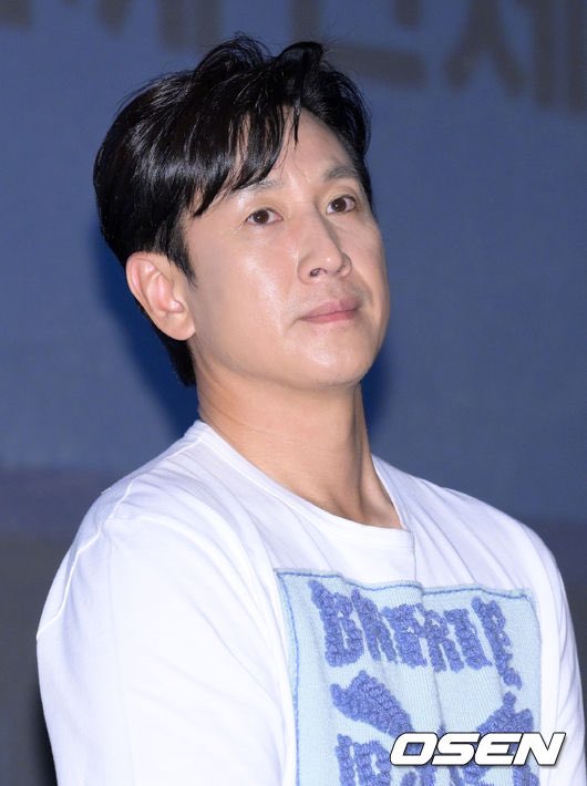 theseoulstory's tweet photo. Lee Sun Kyun was found unconscious and announced dead

Police discovered the actor's parked car at a parking lot nearby Seoul's Waryong Park with burnt charcoal briquette

Jeon Hye Jin reported her husband left the house after writing a note

Source: https://t.co/SNnGj02KFE https://t.co/kY0iijRCgs