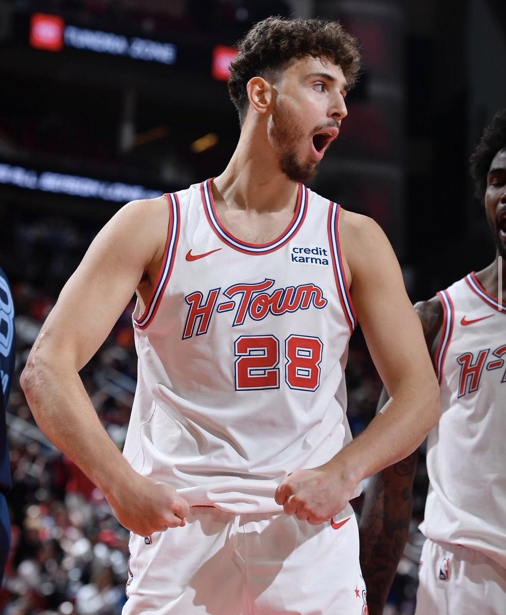 Alperen Şengün over his last 3 games:

- 29.7 PPG
- 14.0 RPG
- 4.7 APG
- 1.7 SPG
- 0.3 BPG
- 100.0 3P%
- 87.1 FT%
- 66.8 TS%

He is only 21 years old. 

#Rockets