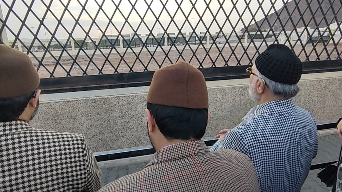 صدر منہاج القرآن انٹرنیشنل پروفیسر ڈاکٹر حسین محی الدین قادری کی شیخ الاسلام ڈاکٹر محمد طاہرالقادری دامت برکاتہم العالیہ کے ہمراہ سید الشہداء حضرت امیر حمزہ رضی اللہ عنہ کے مزار پر حاضری

اس موقع پر چیئرمین سپریم کونسل منہاج القران انٹرنیشنل ڈاکٹر حسن محی الدین قادری، شیخ حماد