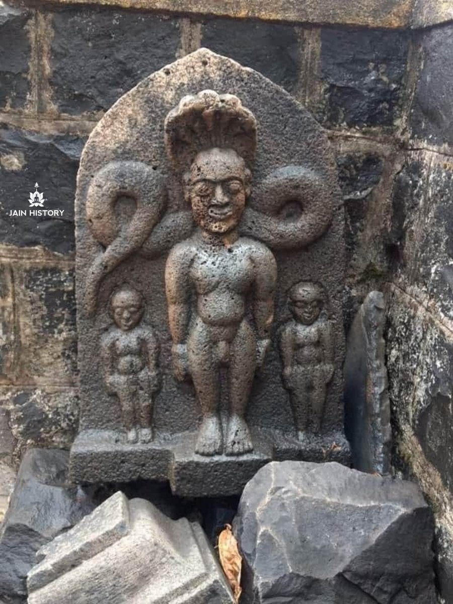 This is a very unique idol of Jain Tirthankar Parshwanath which was seen at Old Belagavi. What is noteworthy are its features, especially the facial contours and the unique appearance of the snake which is not seen in the modern version of Parshwanath Tirthankar.
#jainism