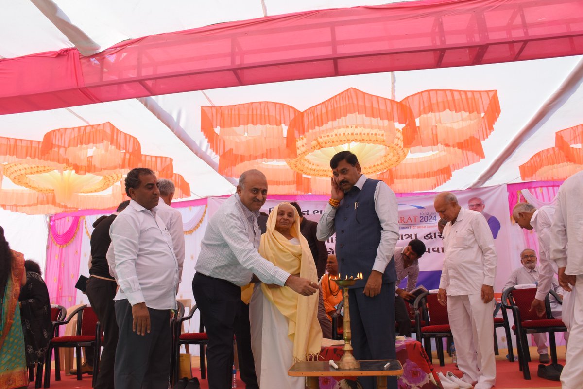 Hon’ble Cabinet Minister  Shri Kuberbhai Dindor present at VBSY at Village Bhoddar Tal- Ranavav Dist Porbandar
#ViksitBharatSankalpYatra 
#HamaraSankalpViksitBharat 
<a href="/CMOGuj/">CMO Gujarat</a> <a href="/PMOIndia/">PMO India</a> <a href="/InfoGujarat/">Gujarat Information</a> <a href="/GujDCoffice/">Guj DCoffice</a> <a href="/GujPRHDept/">Panchayat, Rural Housing & Rural Dev. Department</a>