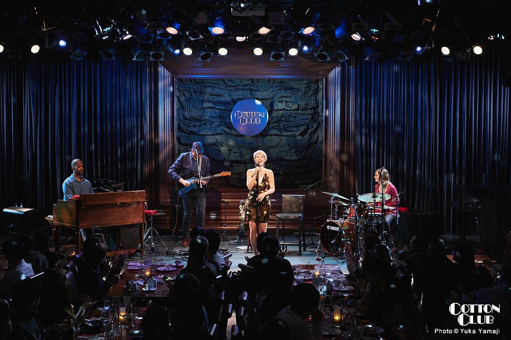 cottonclubjapan's tweet photo. 【LIVE PHOTO】
A Very Soulful Christmas with
MORGAN JAMES
モーガン・ジェームス
(2023 12.23 sat) photo by Yuka Yamaji
#MorganJames (vo)
#JonThomas (key,Hammond B3)
#DougWamble (g)
#SarahGooch (ds)
写真はコチラから!▶︎ https://t.co/tMpyyOGyXi https://t.co/Lo5K2PTCpF
