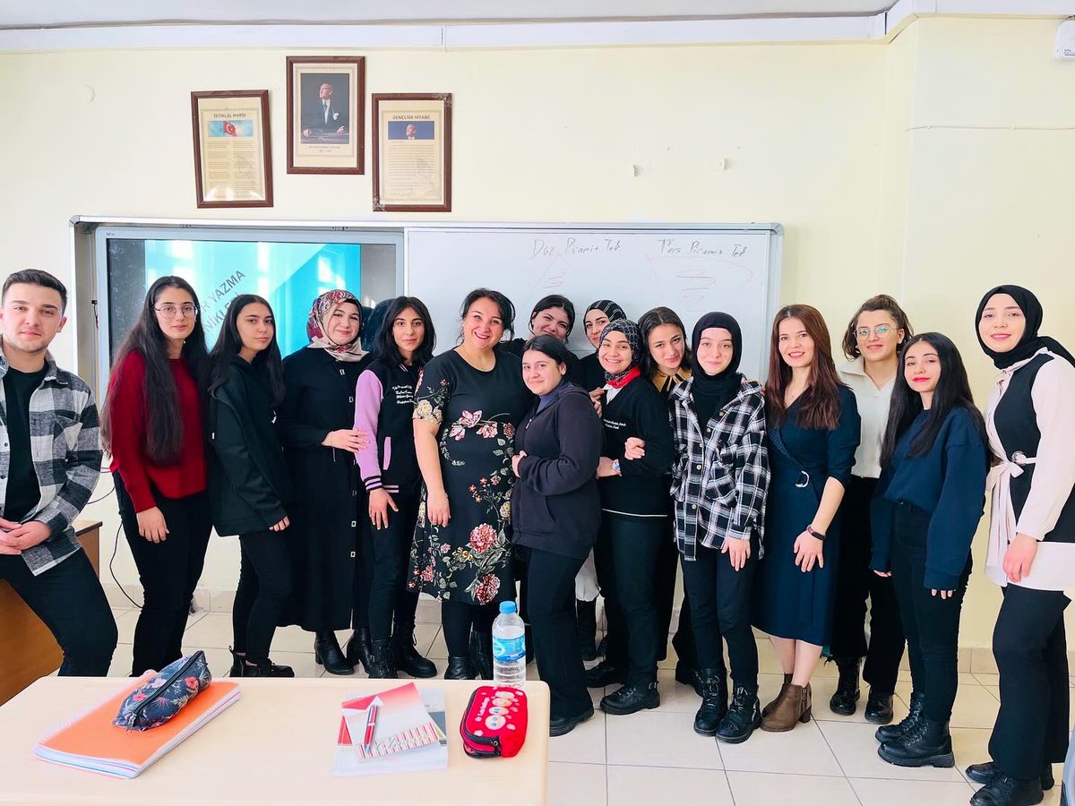 Bugün dersimizin değerli bir misafiri vardı. Atatürk Üniversitesi İletişim Fakültesi’nde görev yapan Prof. Dr. Derya ÖCAL Halkla İlişkiler Bölümü öğrencilerimizle bir araya geldi. 🌺 <a href="/Erzurum_Mem/">Erzurum İl Millî Eğitim Müdürlüğü</a> <a href="/Yakutiyemem/">YAKUTİYE İLÇE MEM</a> <a href="/AGazioglu25/">Abdurrahman GAZİOĞLU</a> 
<a href="/yakupyildiz024/">Yakup YILDIZ</a>
