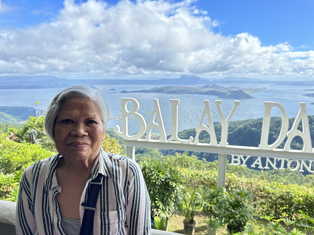 lolanadan's tweet photo. Lunch at Tagaytay’s BALAY DAKO, overlooking Taal Volcano  #ALAHERNANDEZEH https://t.co/K2ttxZI5mm