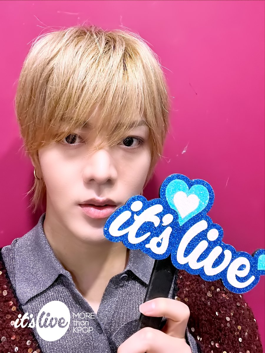 itsLIVEofficial's tweet photo. #NCT127 의 #잇츠라이브 가 잠시 후 5시에 시작됩니다!📸
유튜브 it's Live 채널에서 최초공개로 만나보세요!
‘#BeThereForMe’ 밴드 라이브 보면서 실시간 채팅 같이 달려요💚

#엔시티127 - Be There For Me (Band Ver.)
Premieres on Youtube 'it's Live' Channel at 5PM KST TODAY! https://t.co/2B5bmmt141