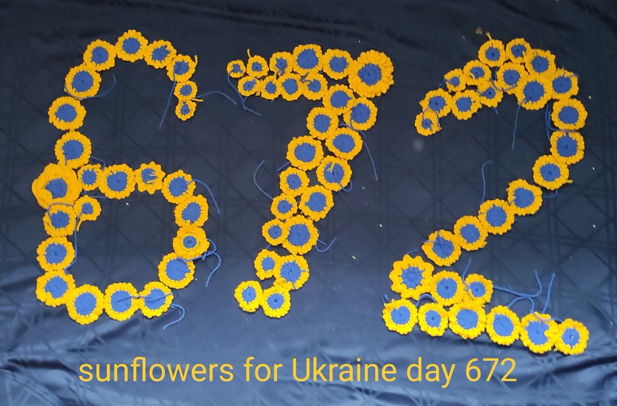 AnitaSt54984401's tweet image. Peace seems far away
So it's understandable
That's optimism dips
Unwrap the hero within
To keep going
Knowing this is the only way
To protect your community
💙💛

#HaikuFeels
#vssdark
#vssmagic
#BrknShards
#dailyprompt
#reevesroses