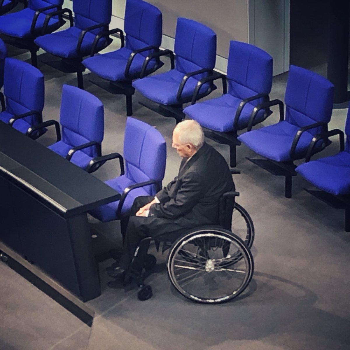 Ein Politik-Leben. Streitbar, fest in seinen Prinzipien, wortmächtig. Habe Wolfgang Schäuble u.a. während der Griechenland-Schuldenkrise erlebt („… dann isch over“), später in Berlin. (Bild: November 2018)