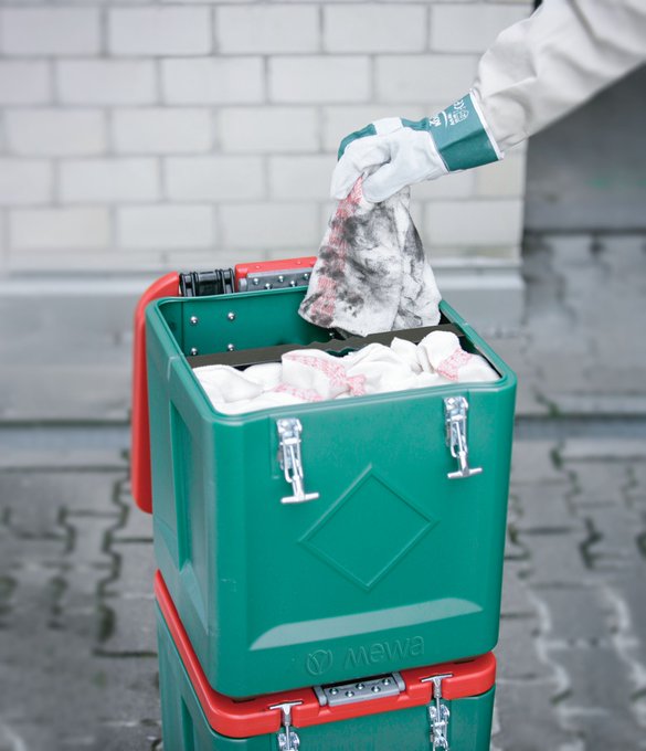 MEWA_NL's tweet photo. Overal waar de #Mewa #poetsdoeken gebruikt worden, vind je ook de #SaCon #veiligheidscontainers voor een veilige opslag en vervoer. #mewatm #textielservice https://t.co/HdhRyhM9Ta