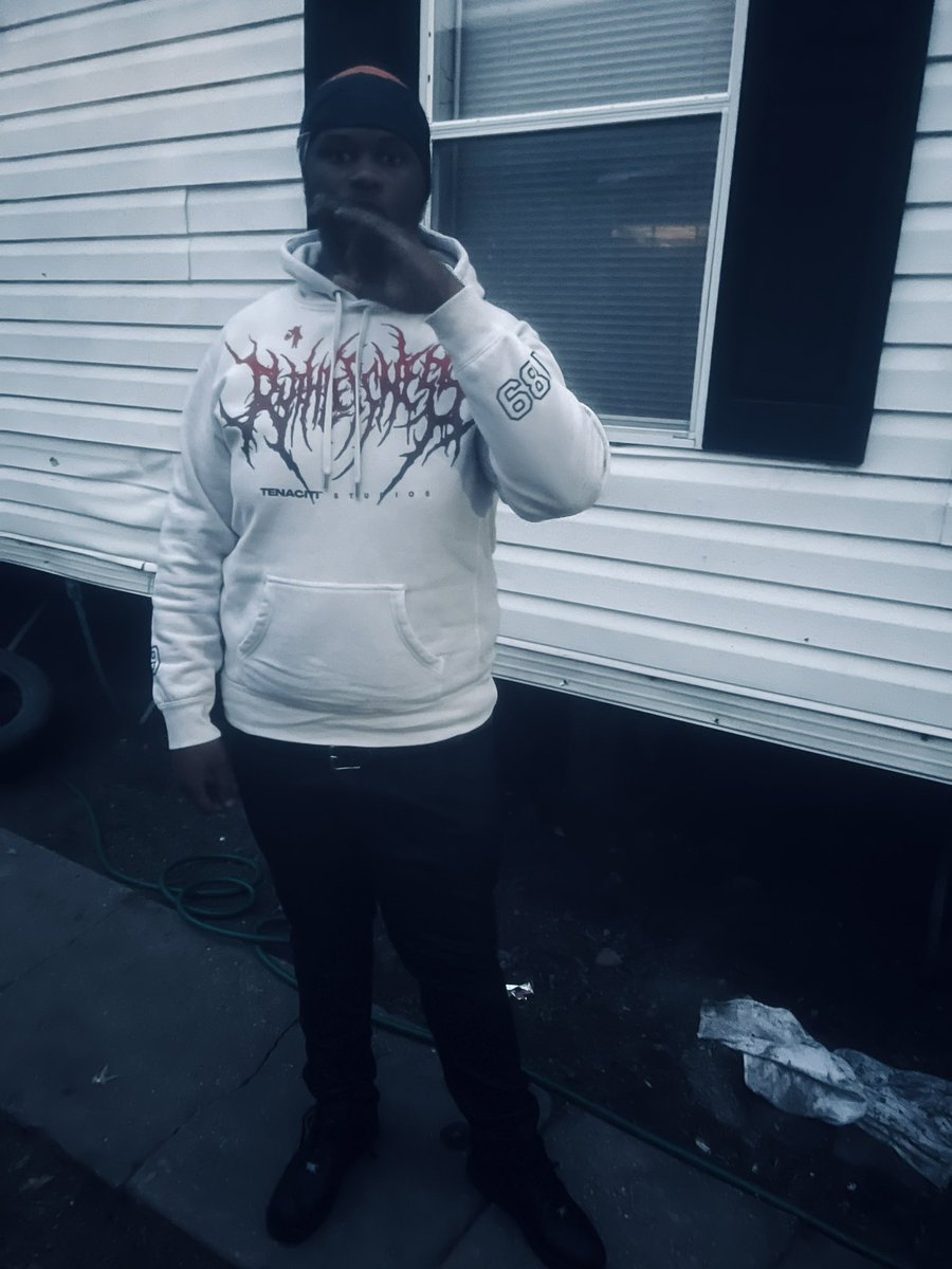 bbtrell's tweet photo. #LLKG #LLKK #LLGRANNY #LLFATMAN https://t.co/SqPJwCohyU