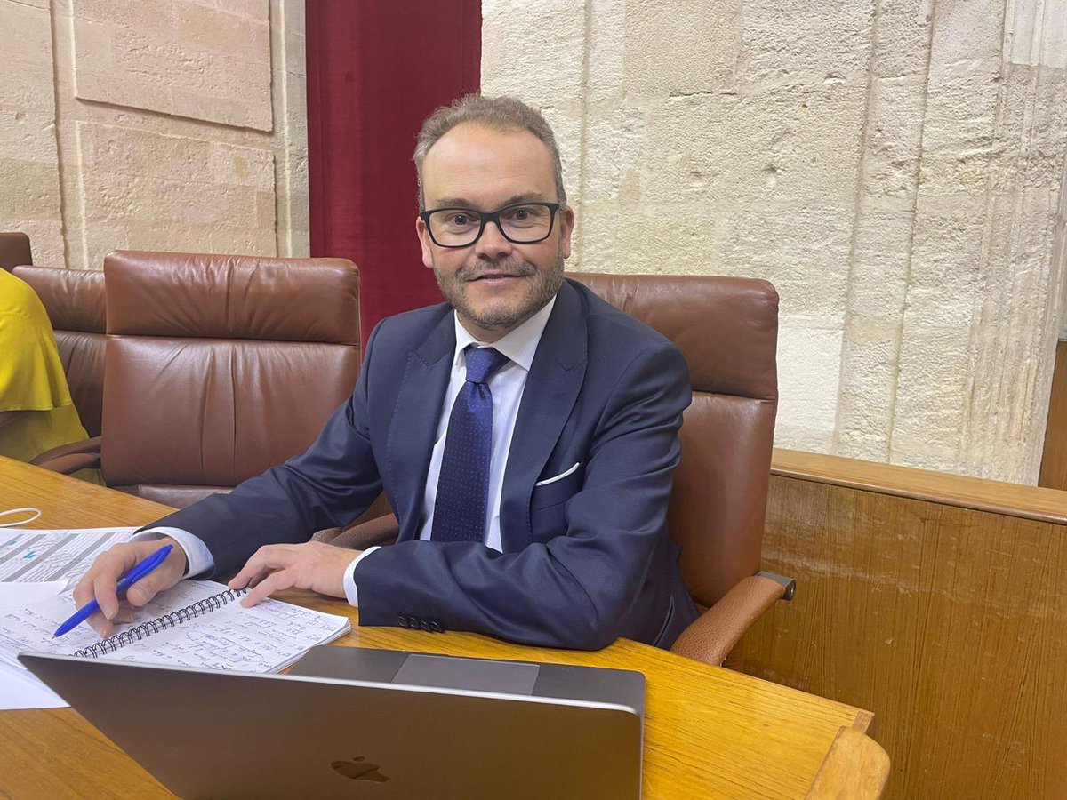 Populares Ayuntamiento Granada🇪🇸 (@gppaytogranada) on Twitter photo 🥅 El parlamentario andaluz por #Granada <a href="/marianogcpuebla/">Mariano García</a> destaca la apuesta por el deporte de la <a href="/AndaluciaJunta/">Junta de Andalucía</a> con una nueva inversión en la provincia de 2,5 M
➕ Más info ➡️ cutt.ly/jwFIsSiN 🥅 El parlamentario andaluz por #Granada <a href="/marianogcpuebla/">Mariano García</a> destaca la apuesta por el deporte de la <a href="/AndaluciaJunta/">Junta de Andalucía</a> con una nueva inversión en la provincia de 2,5 M
➕ Más info ➡️ cutt.ly/jwFIsSiN