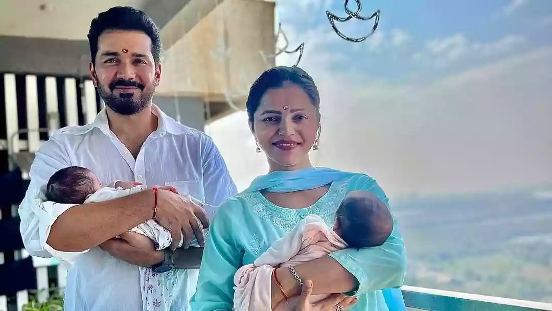 taazatv's tweet image. @RubiDilaik and #AbhinavShukla celebrate one-month birthday of twins #Jeeva and #Edhaa