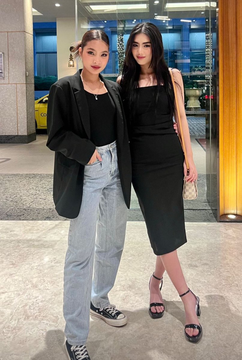 mikhasgf_'s tweet photo. ano bang meron sa pic na to https://t.co/2MSCWvvO23
