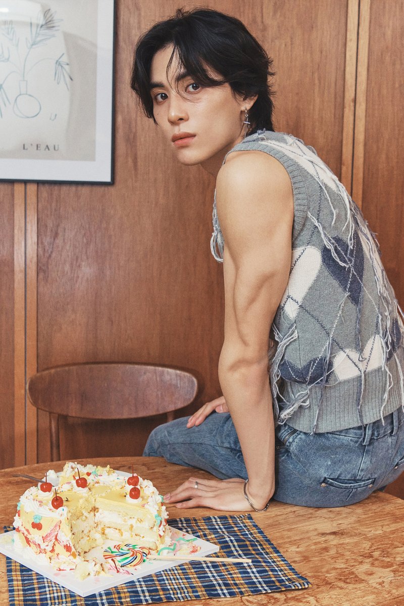 SF9official's tweet photo. SF9 13TH MINI ALBUM [Sequence]
JACKET POSTER - Sweetless ver.

YOO TAE YANG

▶ TITLE - 비보라 (BIBORA)
▶ ALBUM RELEASE 2024.01.08 6PM (KST)

#SF9 #에스에프나인 #13TH_MINI_ALBUM #Sequence #비보라 #BIBORA https://t.co/YT0eBCIrtl