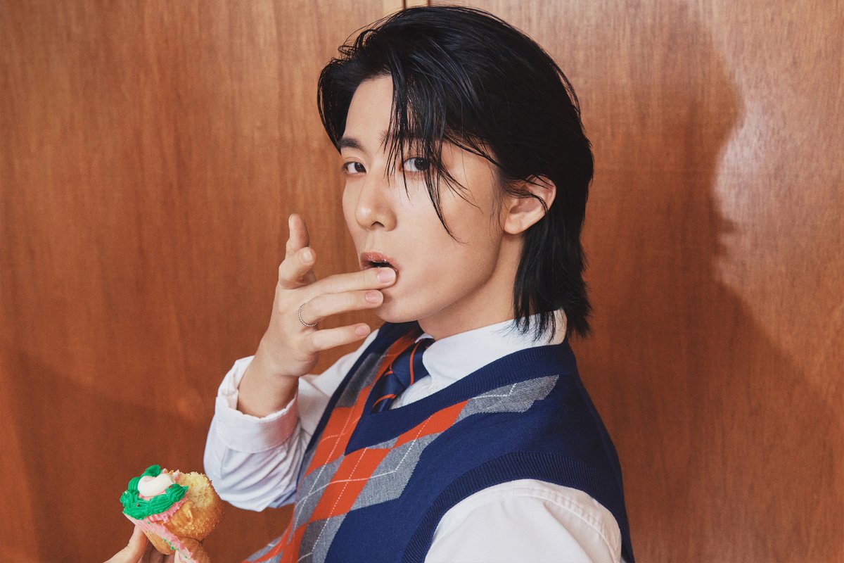 SF9 13TH MINI ALBUM [Sequence]
JACKET POSTER - Sweetless ver.

HWI YOUNG

▶ TITLE - 비보라 (BIBORA)
▶ ALBUM RELEASE 2024.01.08 6PM (KST)

#SF9 #에스에프나인 #13TH_MINI_ALBUM #Sequence #비보라 #BIBORA