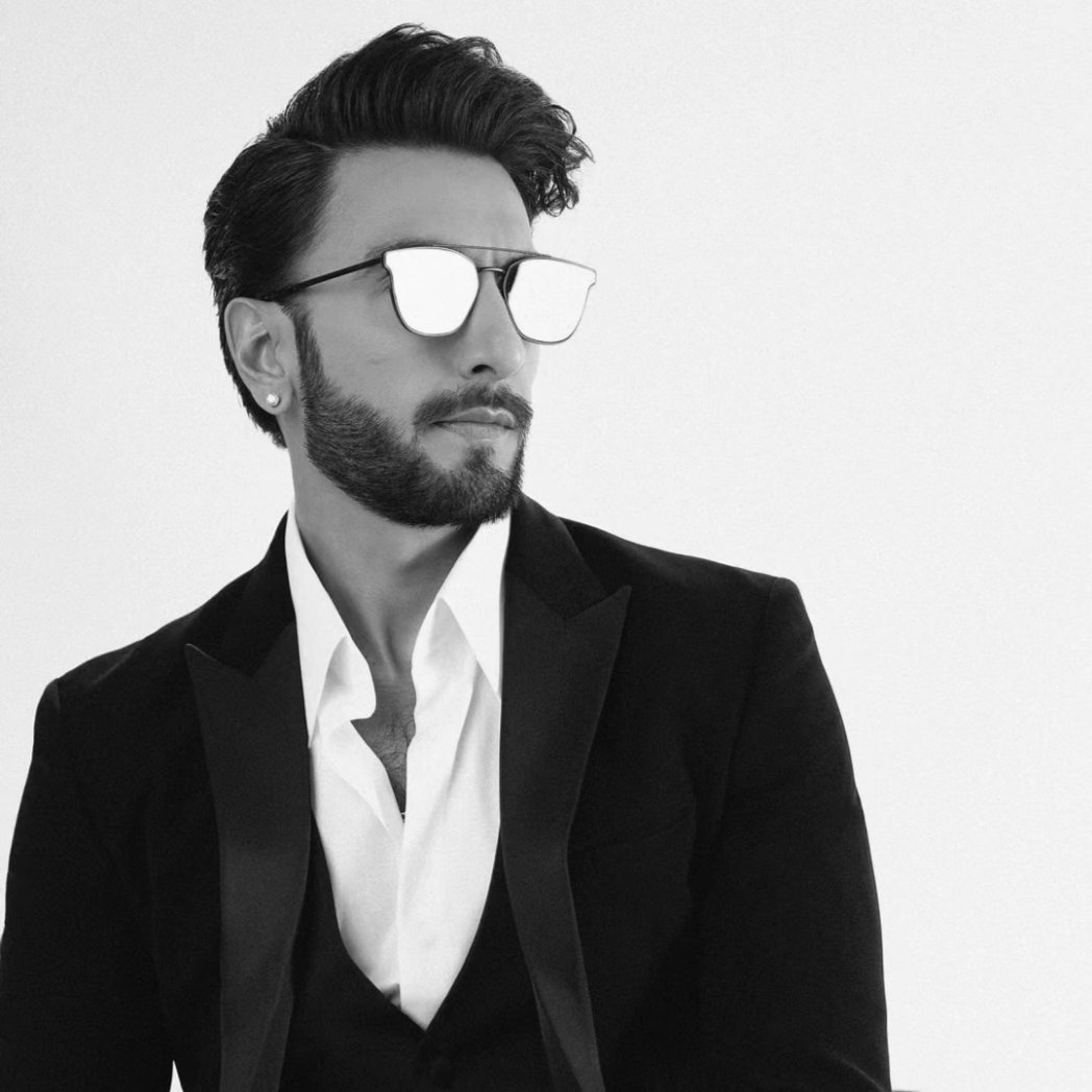 firstindiafilmy's tweet image. Ranveer Singh, the maestro of charisma and energy! His infectious enthusiasm and versatile talent make every moment memorable. 🌟🕺 #RanveerSingh #EnergyUnleashed
@ranveersingh 

#ranveersingh #ranveer #actor #mumbai #singh #photoshoot #instagram #firstindiafilmy #instafashion