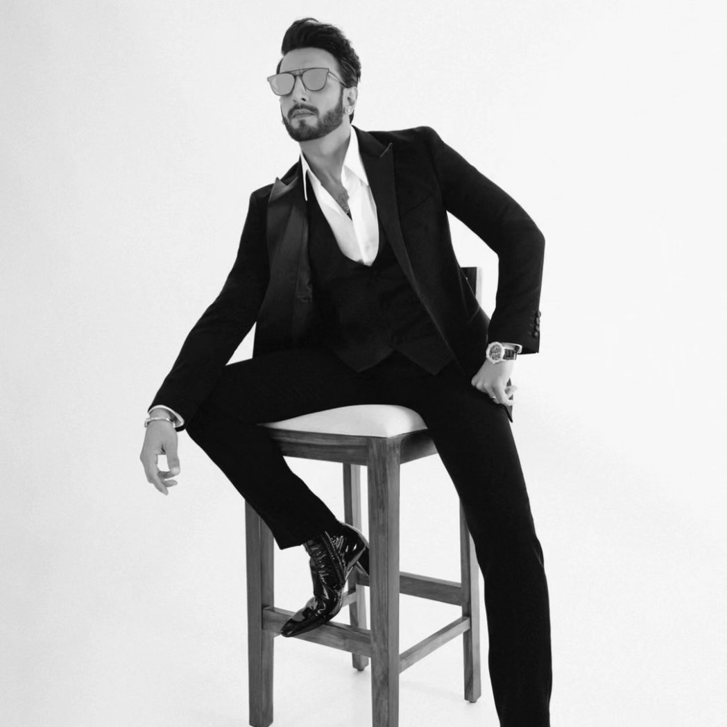 firstindiafilmy's tweet image. Ranveer Singh, the maestro of charisma and energy! His infectious enthusiasm and versatile talent make every moment memorable. 🌟🕺 #RanveerSingh #EnergyUnleashed
@ranveersingh 

#ranveersingh #ranveer #actor #mumbai #singh #photoshoot #instagram #firstindiafilmy #instafashion