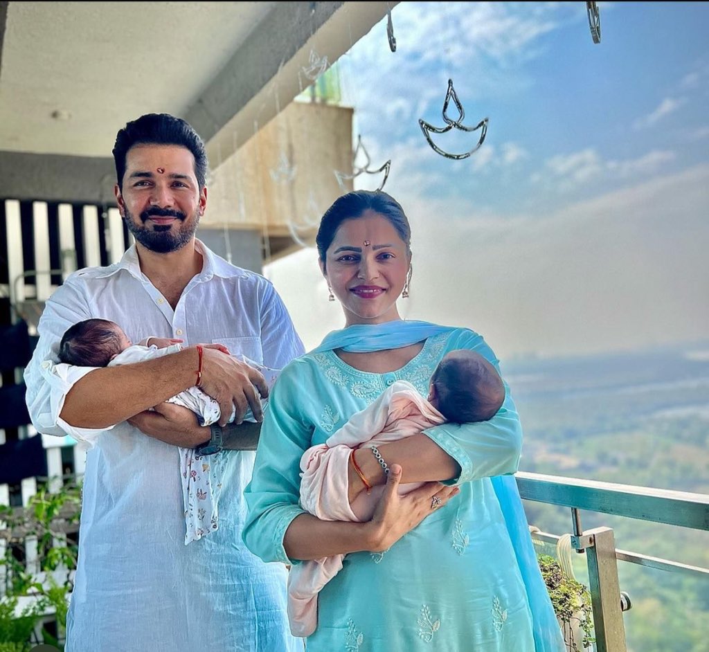 RUBINIAN99's tweet image. #RubinaDilaik started trending after getting this auspicious revelation of two beautiful blessings 

Congratulations RubiNav for receiving #Jeeva and #Edhaa