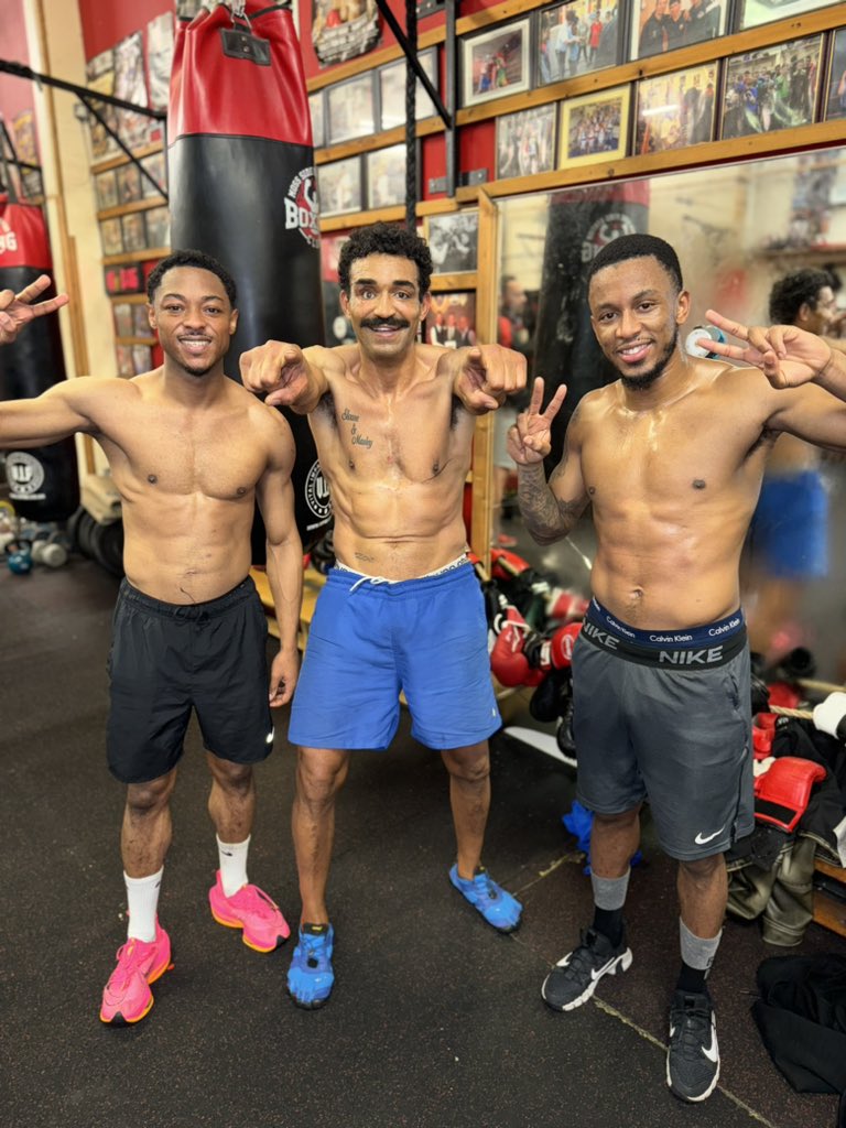 Today me and bro got some boxing work with the legend marvin Herbert 🥊🎅🏾🏃🏾‍♂️💪🏾

 #TikTok vm.tiktok.com/ZGeFtrEoQ/be