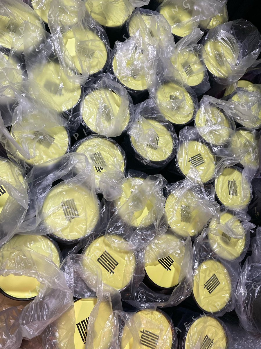 NaaeShipping's tweet photo. ⚡️หิ้วแท่งไฟ NCT รอบทันคอน NCT127
💚 NCT - OFFICIAL FANLIGHT 💚

🫧ราคา 1690 บาท
📮ค่าส่ง 60บาท (ชิ้นต่อไป+20)
✈️ของถึงไทยต้นมค 
🫶🏻ปิดรับ 30ธค 
🎈สั่งซื้อทาง DM &amp; LINE@

#ตลาดนัดnct #ตลาดนัดnct127 https://t.co/OF4aO0jDDR