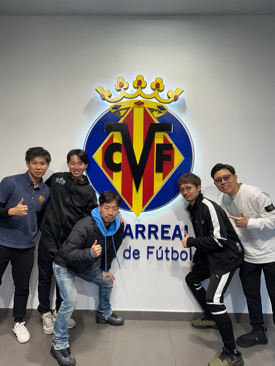 GlobalFACT1's tweet photo. ②ビジャレアルCF研修・施設訪問

強固な育成システムを軸に、ヨーロッパリーグ優勝経験があるクラブ⚽️スタジアム・練習場・医療ルーム・ジムなど施設を見学するだけでなく、クラブのトレーナーから直接指導を受けてトップレベルの技術を学びました！トップチームの選手達とも会えました♪ https://t.co/Yqn550Rt4q