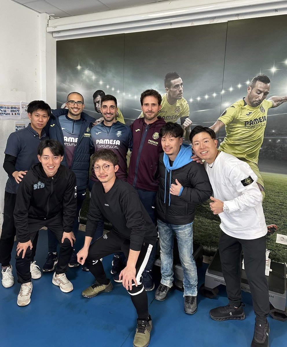 GlobalFACT1's tweet photo. ②ビジャレアルCF研修・施設訪問

強固な育成システムを軸に、ヨーロッパリーグ優勝経験があるクラブ⚽️スタジアム・練習場・医療ルーム・ジムなど施設を見学するだけでなく、クラブのトレーナーから直接指導を受けてトップレベルの技術を学びました！トップチームの選手達とも会えました♪ https://t.co/Yqn550Rt4q