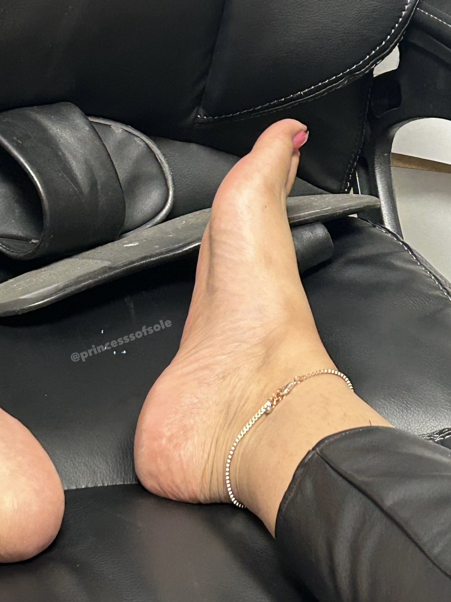 princesssofsole's tweet photo. Hiii it’s been a while 🫶🏽

#feet #prettynails #prettyfeet #prettytoes #FeetFridays #feetworshi̇p #feetlover #feetcontent #footsole https://t.co/s0S2kzYgp7