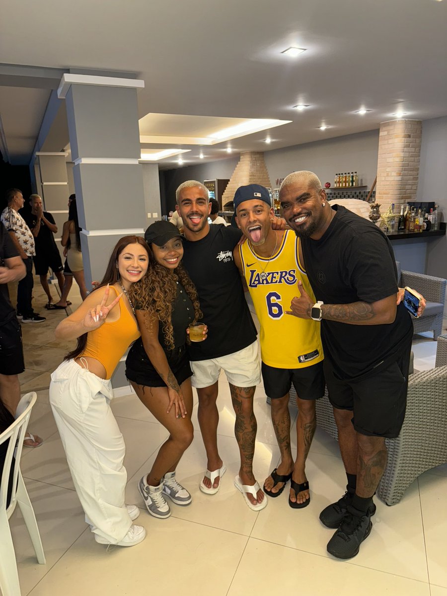 TonzaoChagas's tweet photo. Os crias da Fazenda pra vida até que a morte nos separe 🫶🏾😍🤎

#nósnãoEle☝🏾

@wlguimaraess @eunathvalente @Lilynobree @yurimeirelless https://t.co/6JnensNKwg