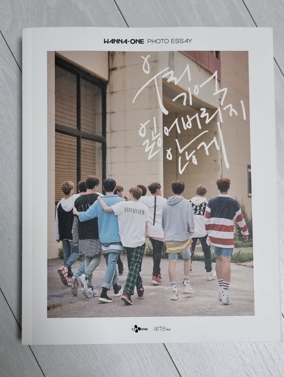 chocong0825's tweet photo. 워너원 포토에세이: 우리.기억 잃어버리지 않게 판매합니다

₩7,000

#wannaone https://t.co/FKBIjkC6XH