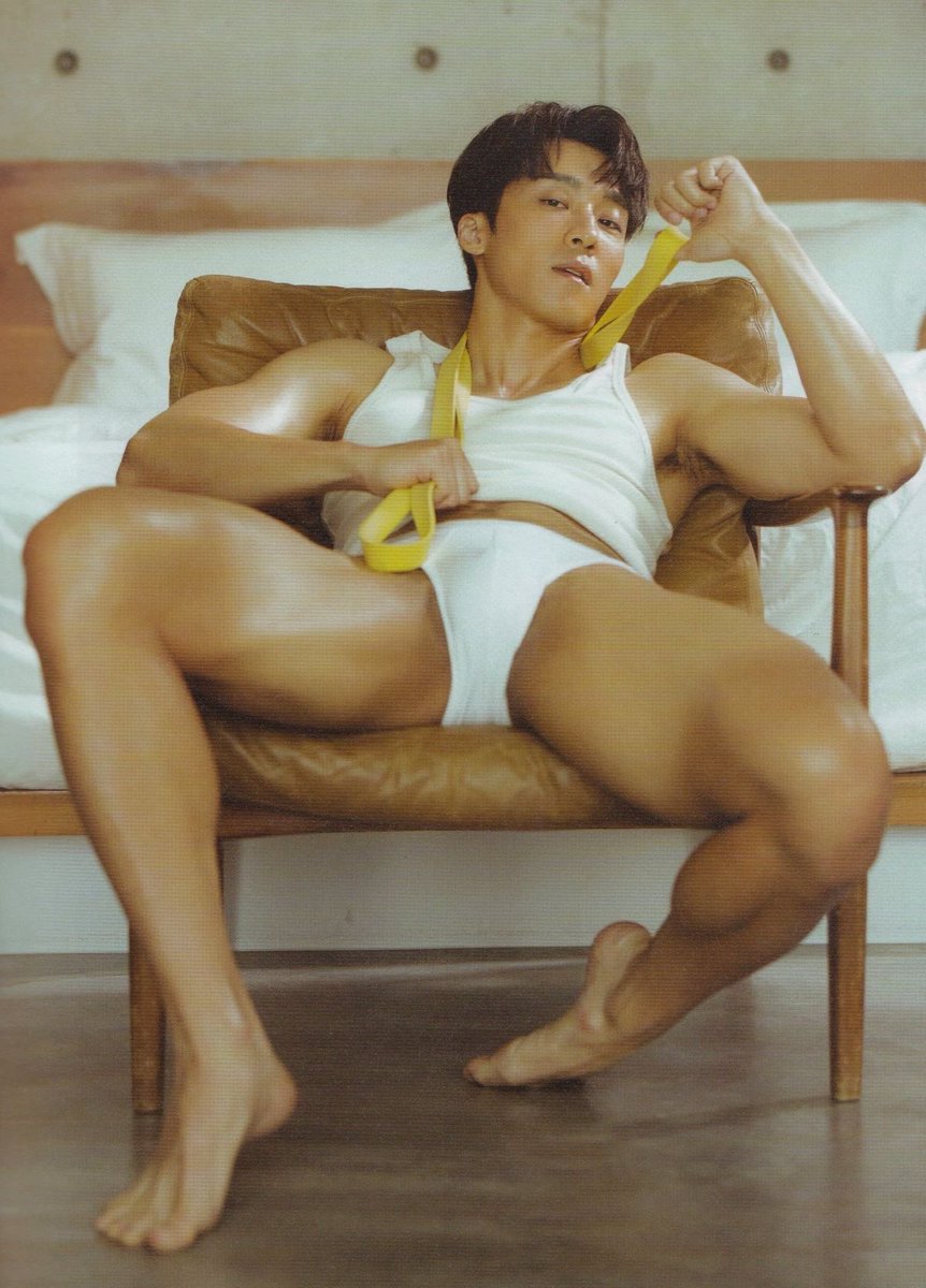 lovedawoon's tweet photo. I'd be on my knees so fast https://t.co/Mu54iyVBUF