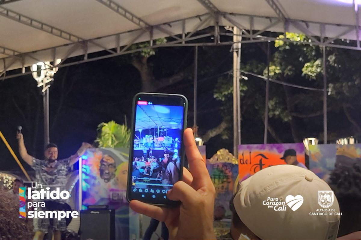 AlcaldiaDeCali's tweet photo. ¡Las mejores rimas en la 'Sucursal del Cielo'!

La batalla por la corona de "El Rey del Freestyle" continúa en la Feria Alternativa de la #FeriaDeCali2023 en la Loma de la Cruz. 

¡Un evento que exalta diferentes expresiones artísticas y culturales! https://t.co/JL1a32hq37